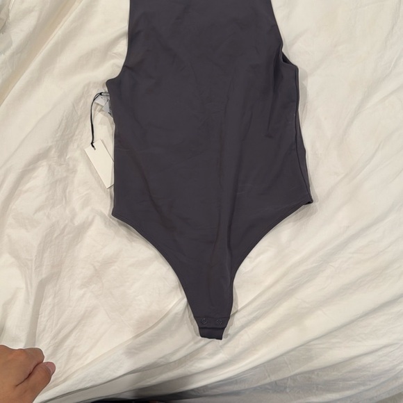 Babaton Gray Sleeveless Tank Top - Picture 4 of 6